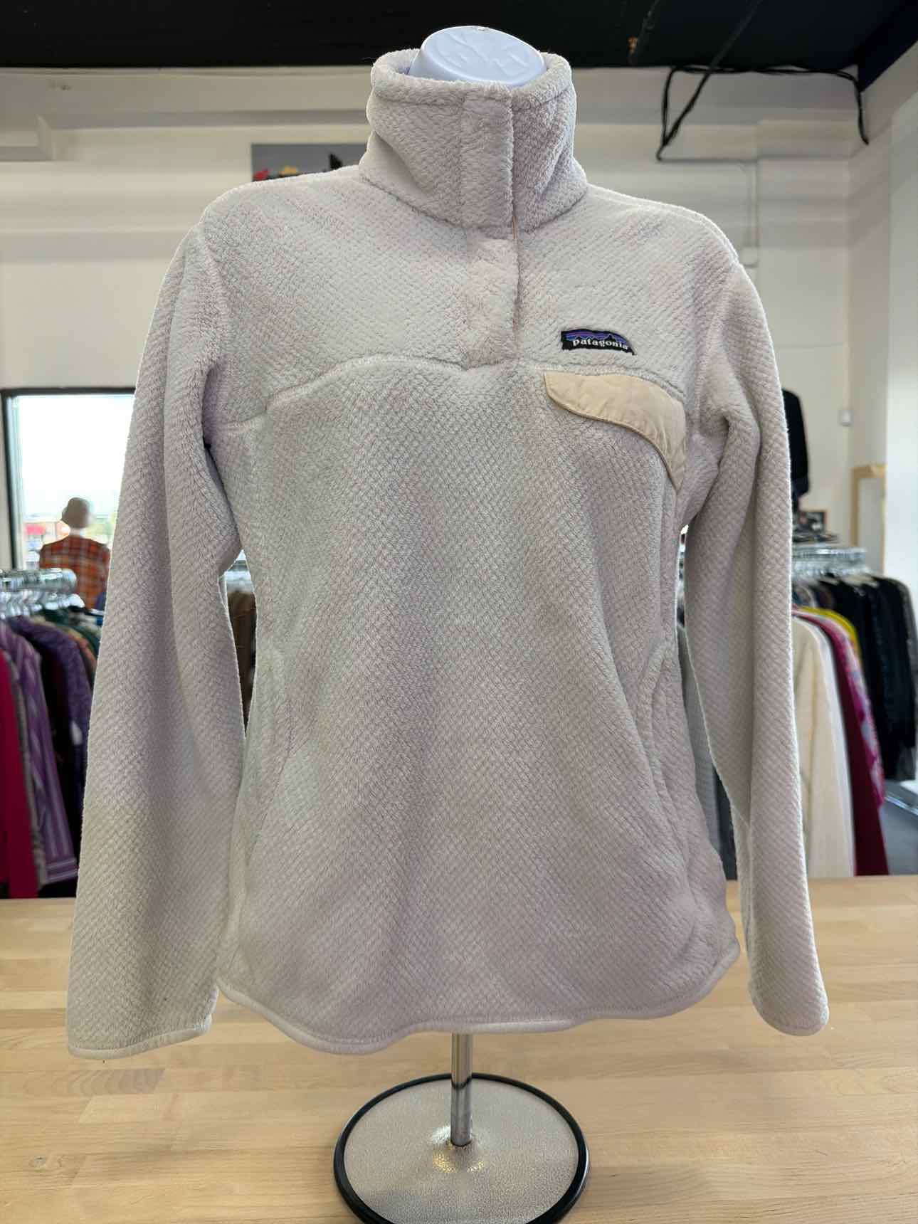 Patagonia Size M White Sweater