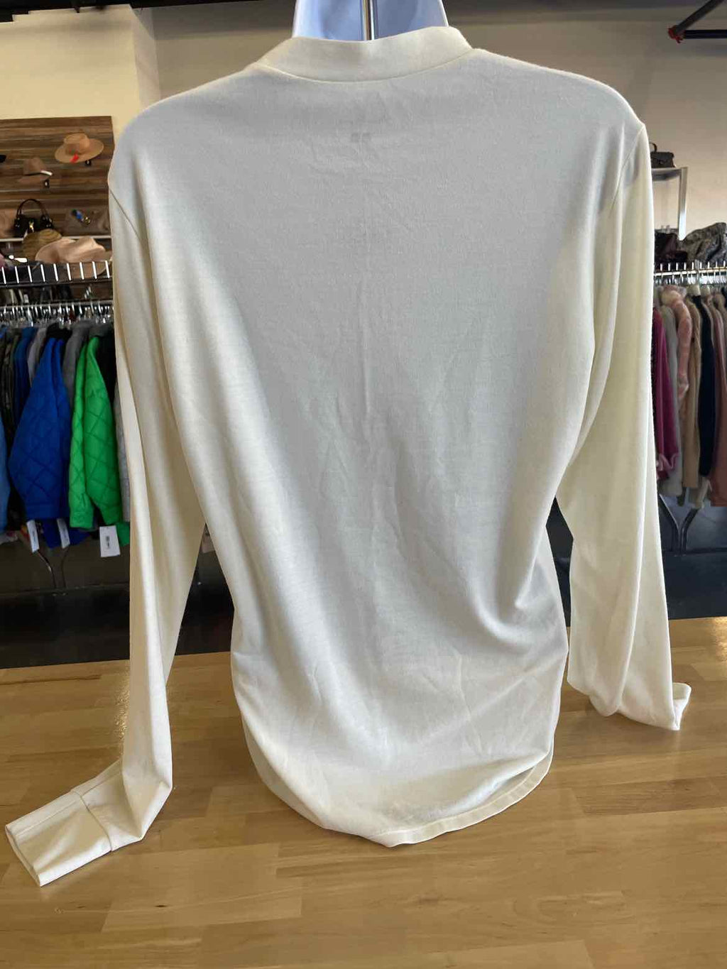 Uni Olo Size M White Long Sleeve