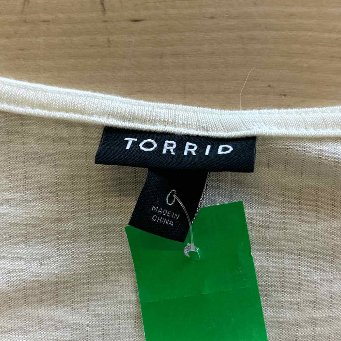 Torrid Size 0 White Preloved Blouse SS