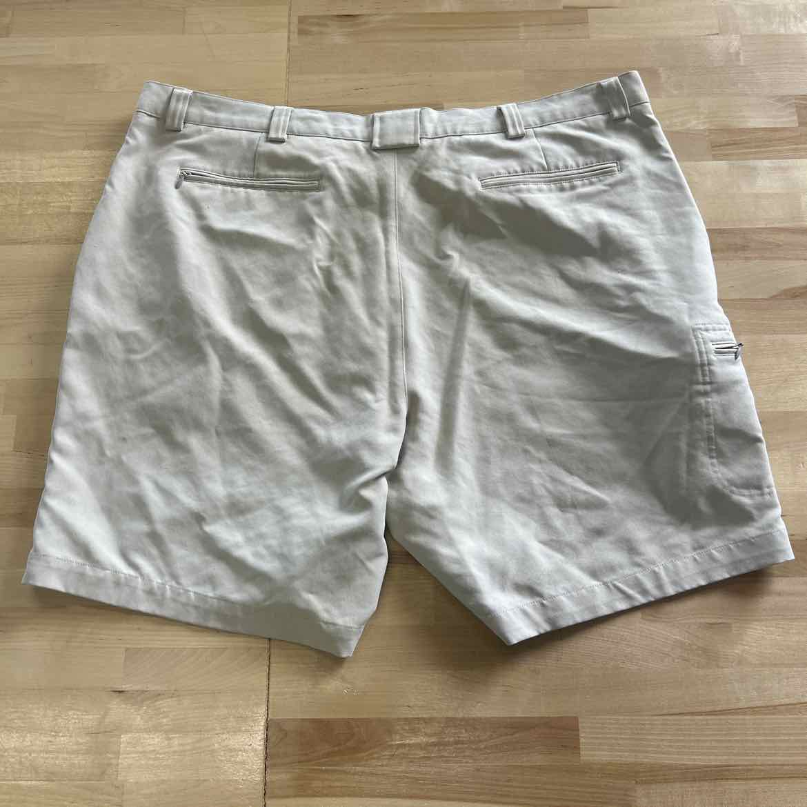 Roundtree & York Men's Size 44 Khaki MENS Shorts