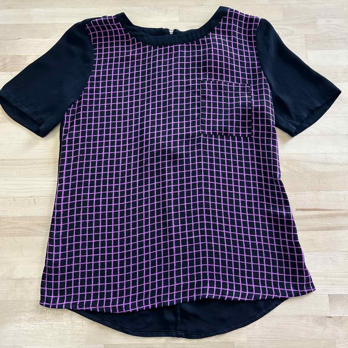 Halogen Size S Black Preloved T-Shirt SS
