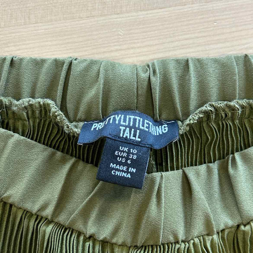 Pretty Little Thing Size 6 Green Twinsets
