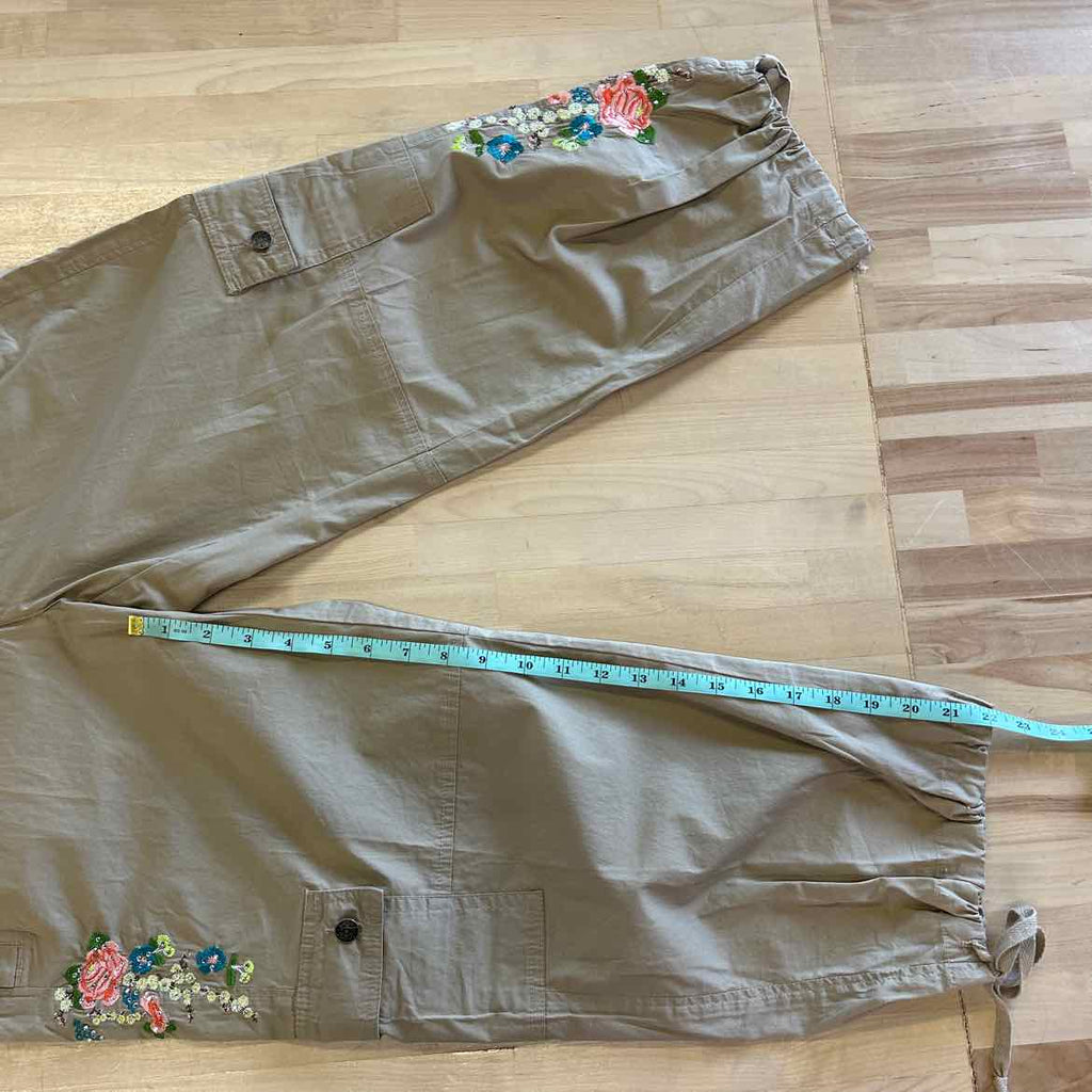 Live a little Size 6 Khaki Cotton New cargo