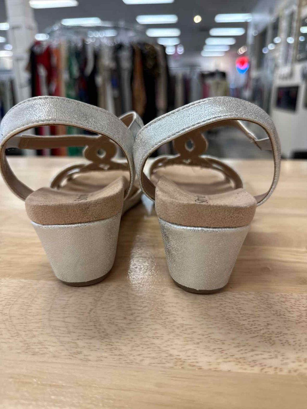 Lifestride Size 6 Silver Preloved Wedge Sandals