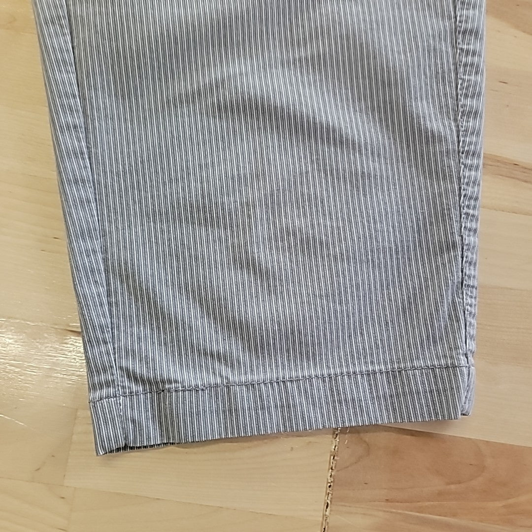 Liz Claiborne Size 10P Gray Capris