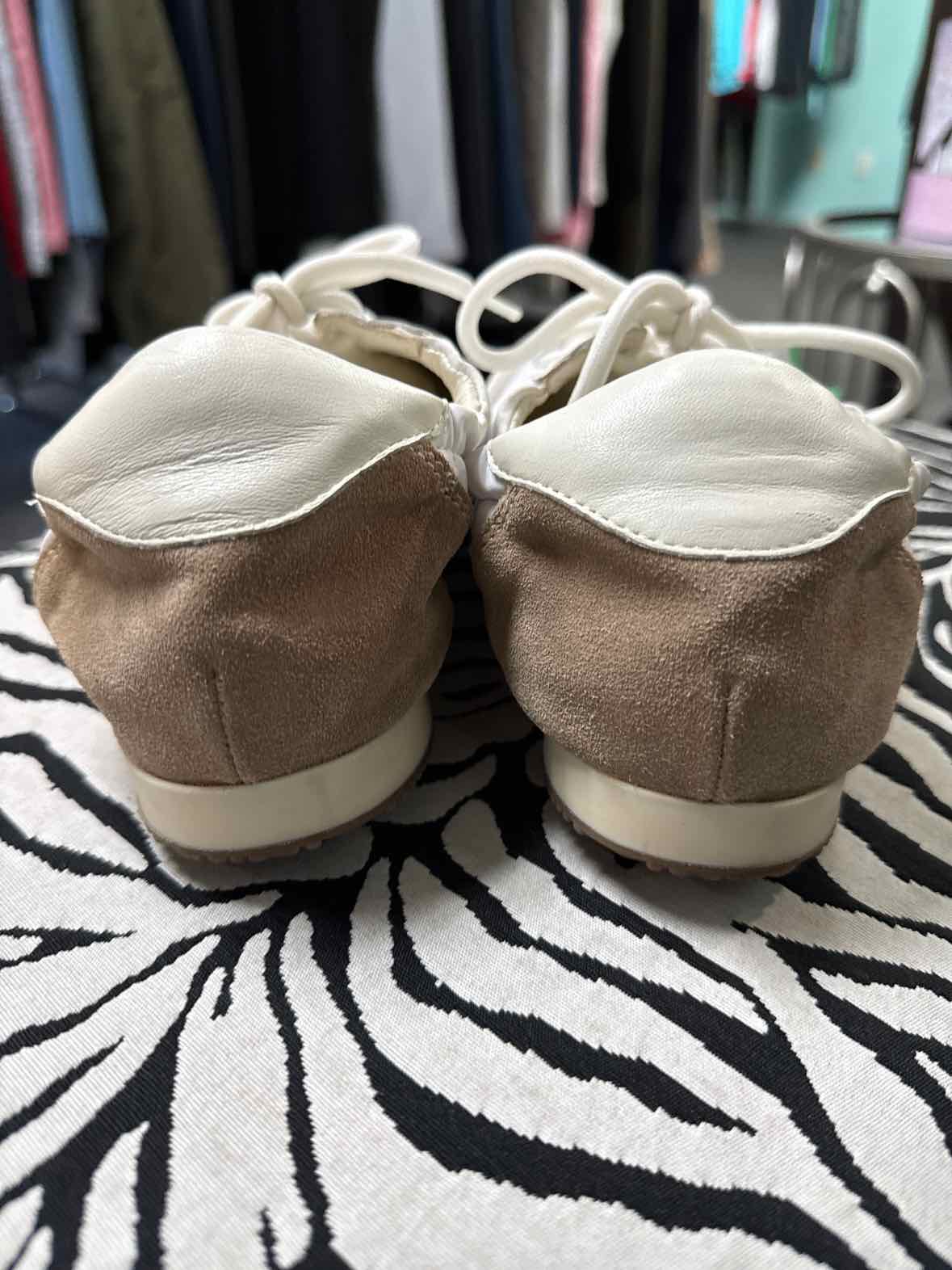 Tory Burch Size 10 Tan/white Sneakers