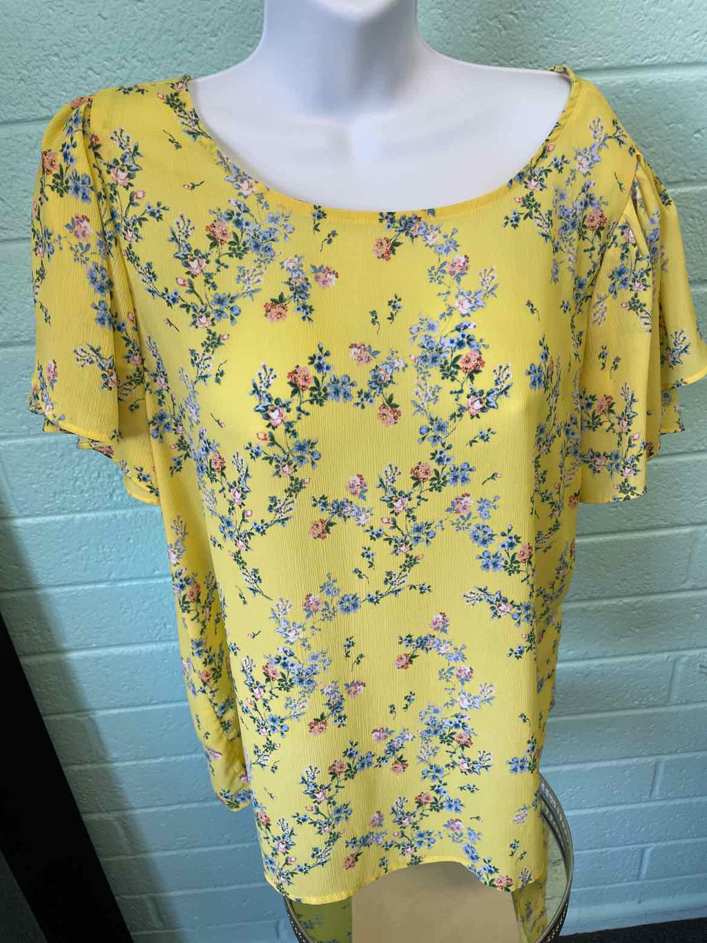Vince Camuto Size L Yellow & Blue Blouse