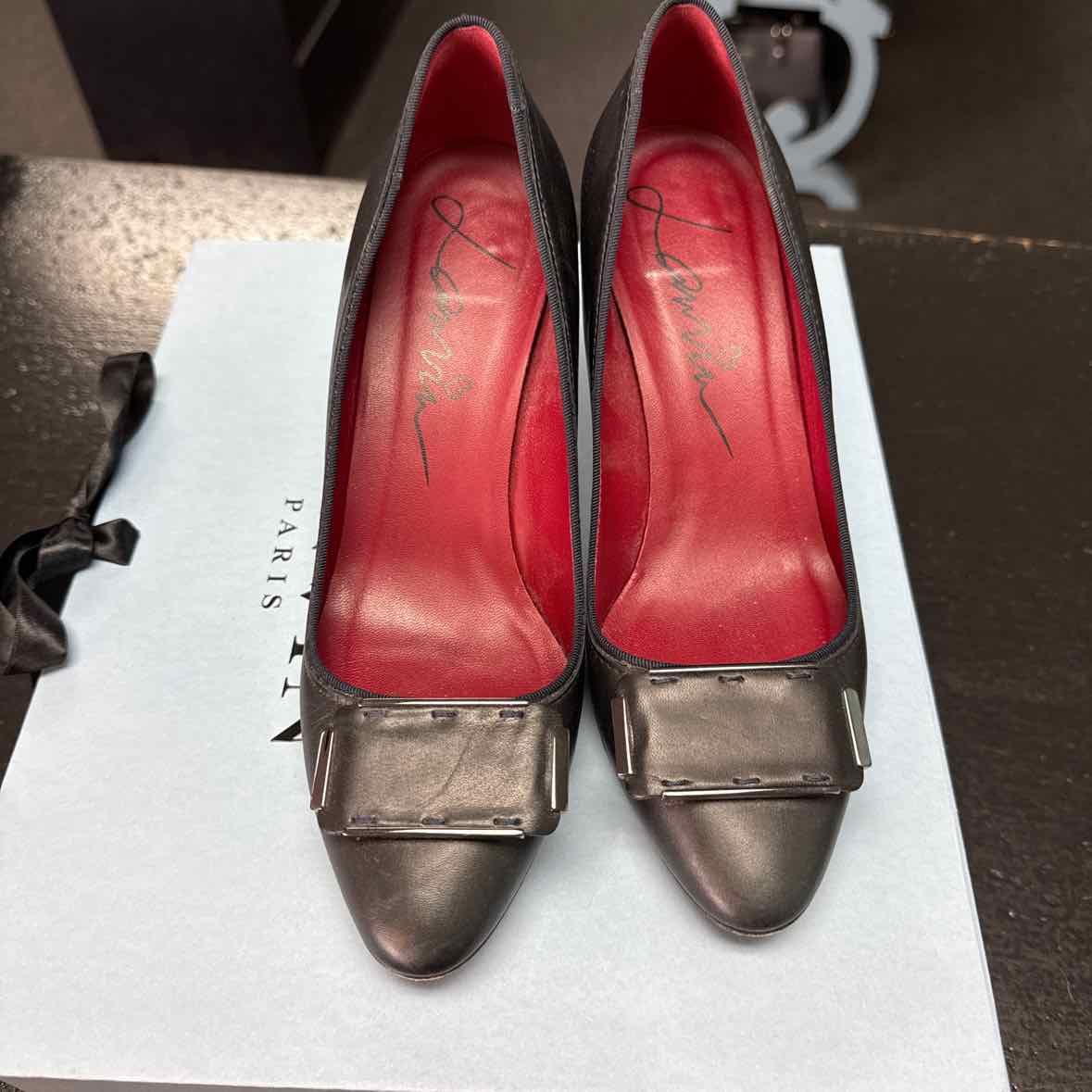 Lanvin Size 7 Vintage Navy Leather Preloved Heels