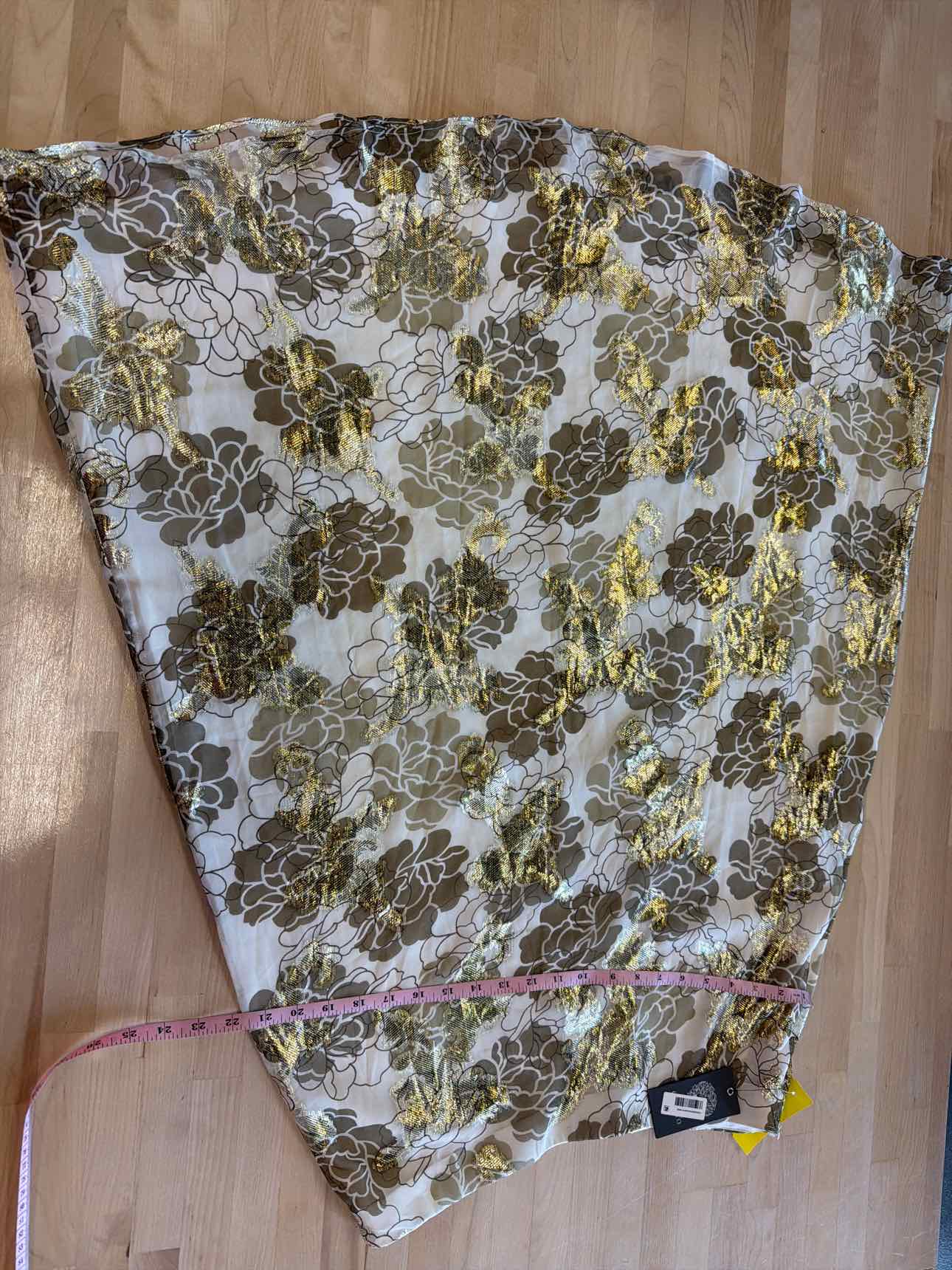 Vince Camuto Size L White & Gold Skirt