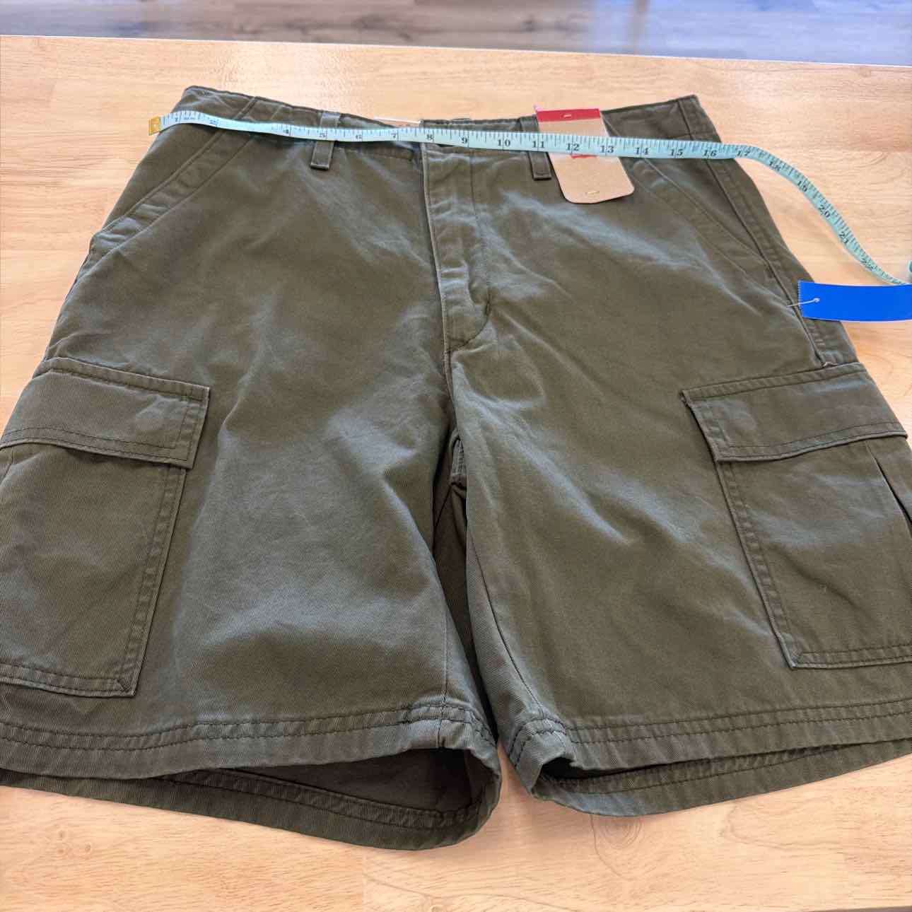 Levi's Women Size 29 Green New Shorts