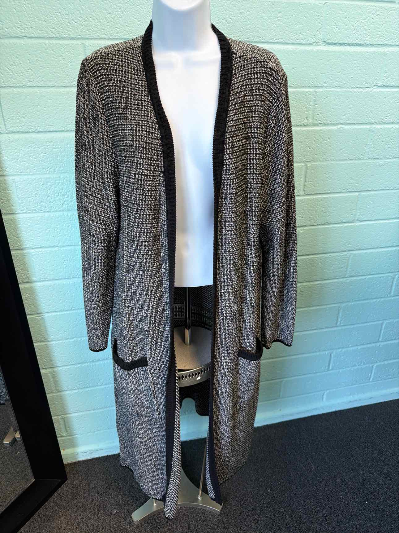 J Jill Size L BLACK & WHITE Sweater