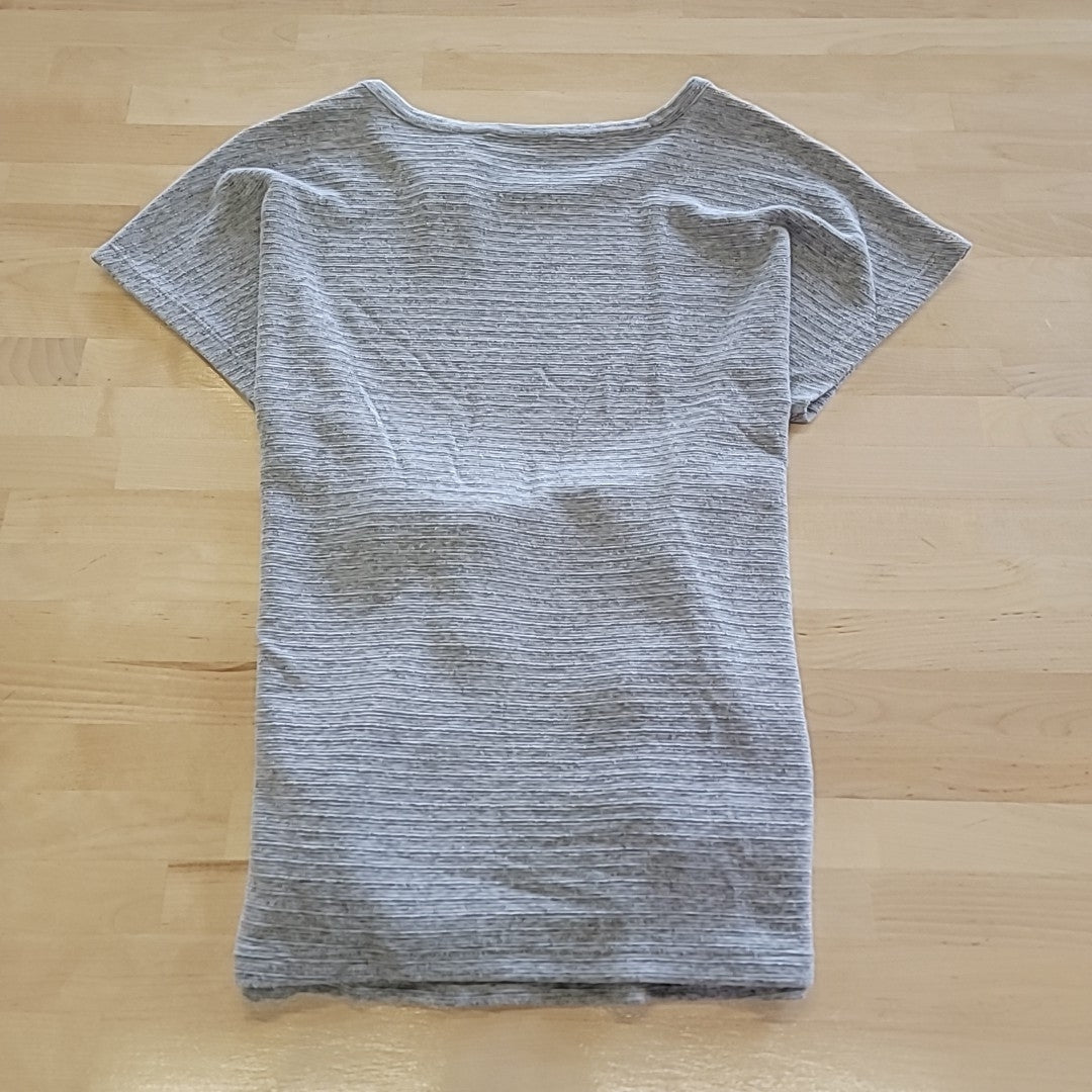Tahari Size L Gray Shirt