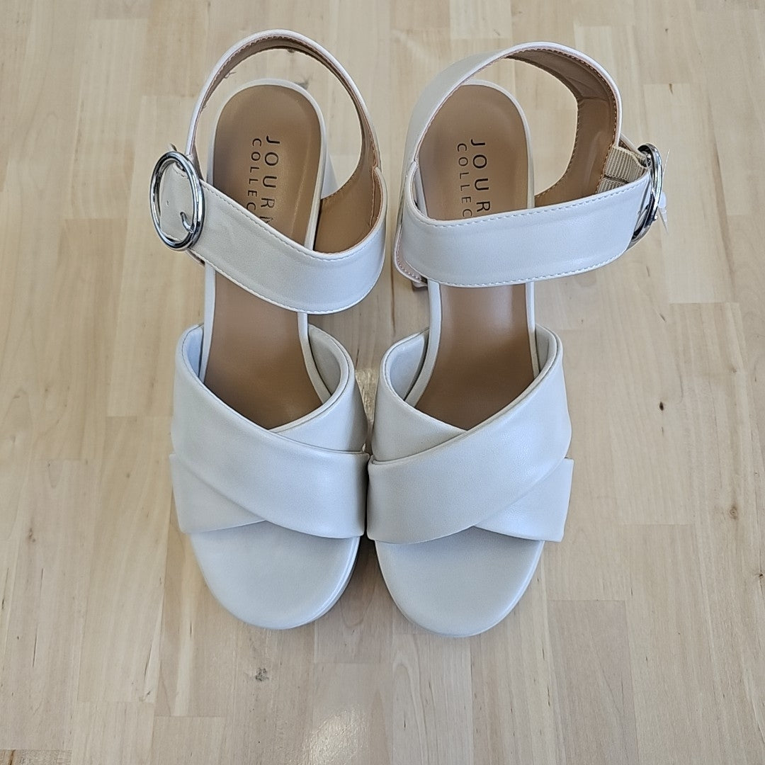 Journee Collection Shoe Size 9 White Heels