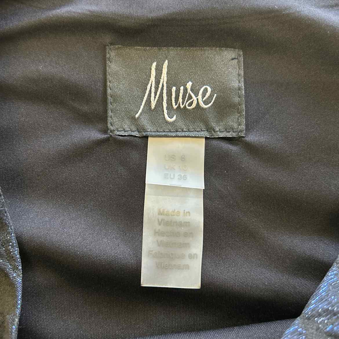 Muse Women's Textured-Rose Sleeveless Top