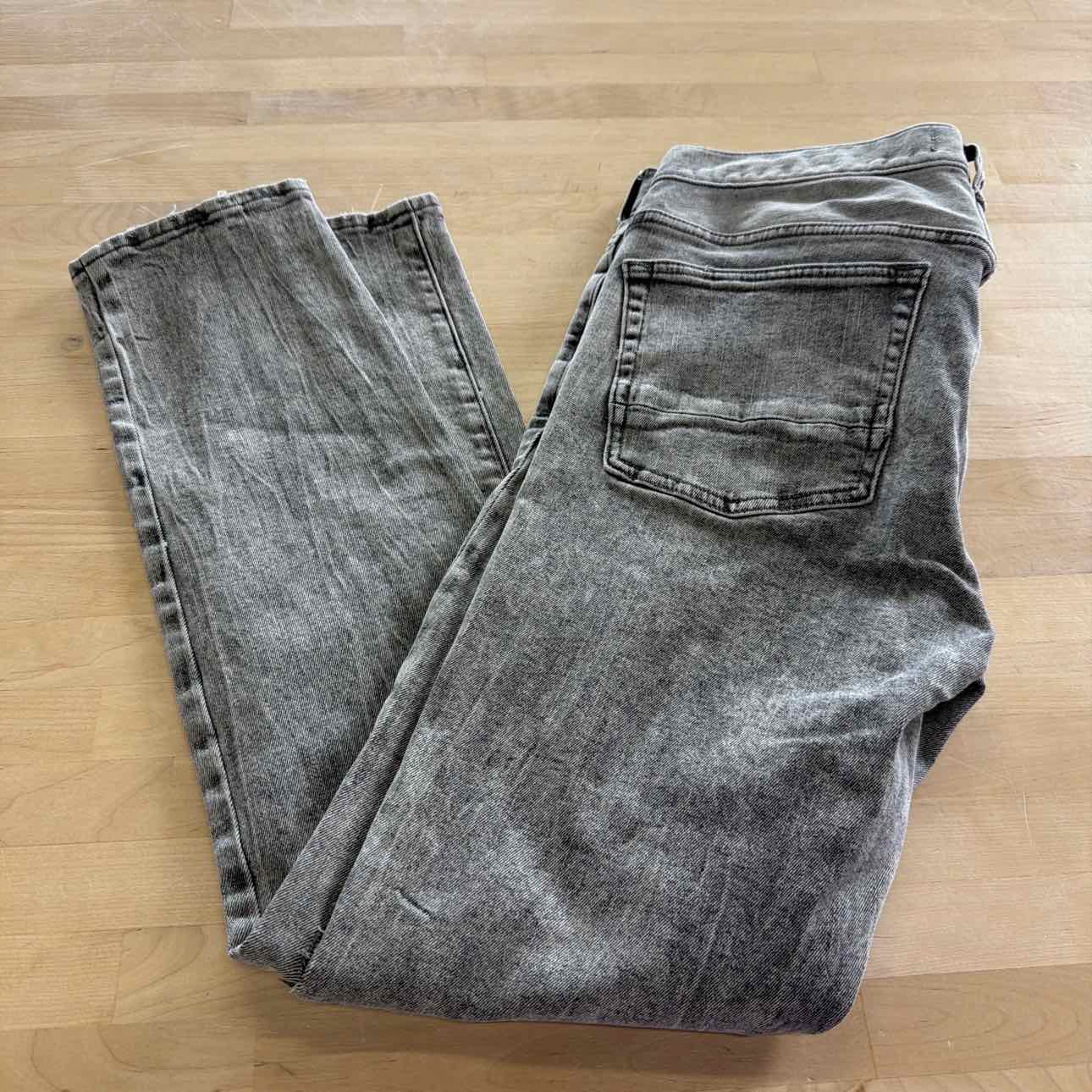Pacsun Size 32x30  Gray MENS Distressed SkinnyJeans