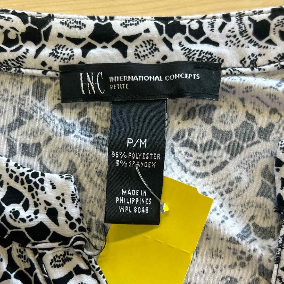 INC Size PM BLACK & WHITE Long Sleeve