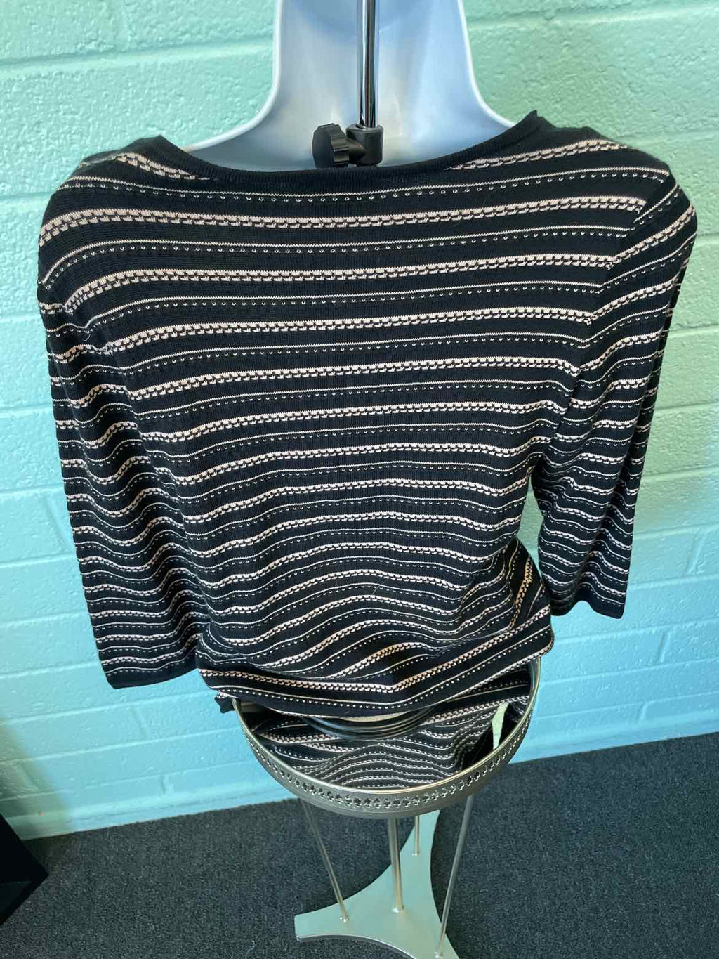 Ann Taylor Size M Black & beige Sweater