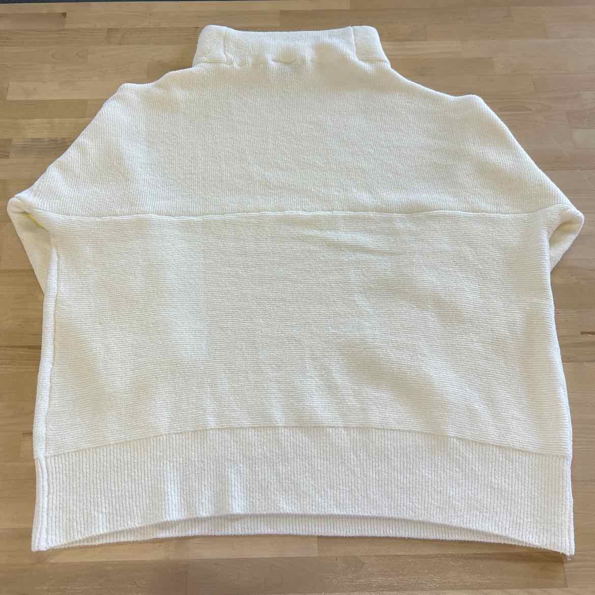 VICI Size XL White Knit Sweater
