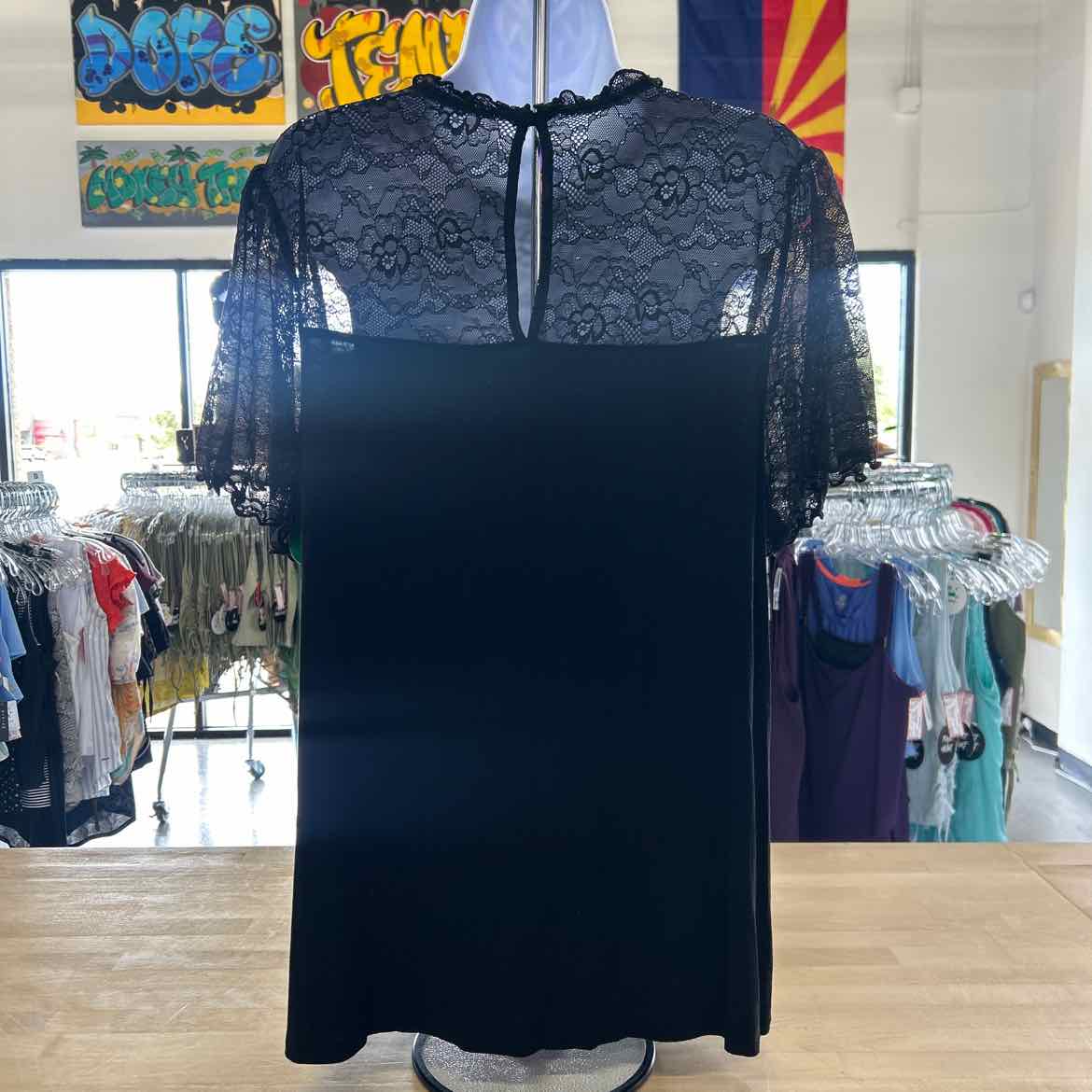 Torrid Size 1 Black Lace Preloved Blouse SS