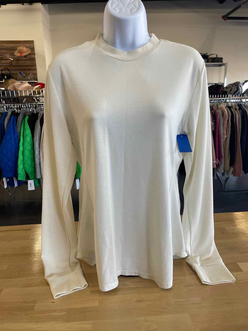 Uni Olo Size M White Long Sleeve