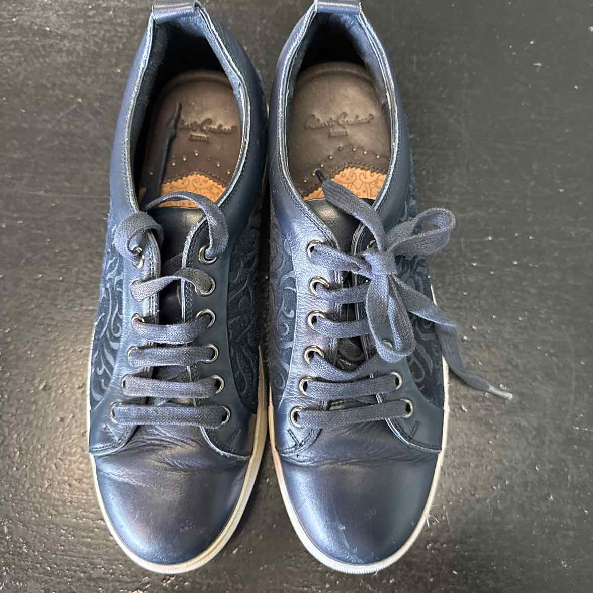 Robert Graham Size 8 Blue leather and Suede Swirl Sneakers