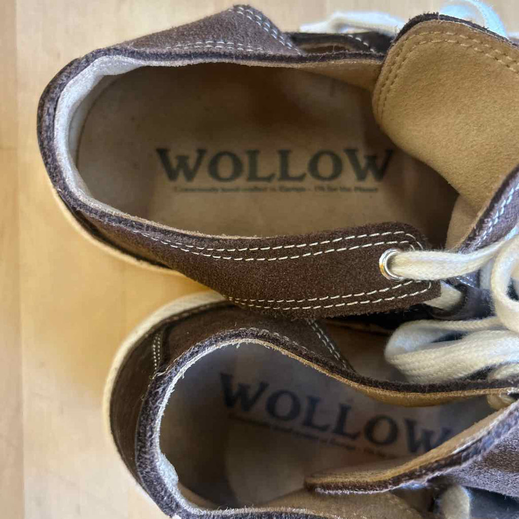 Wollow Size 6 Brown Preloved Sneakers