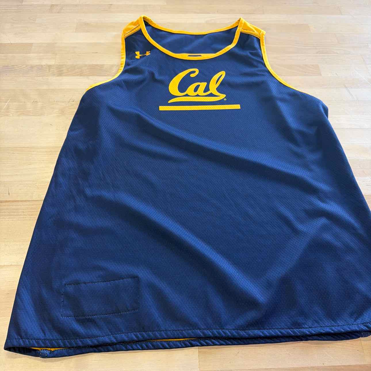 Under Armour Size XL Yellow Jersey
