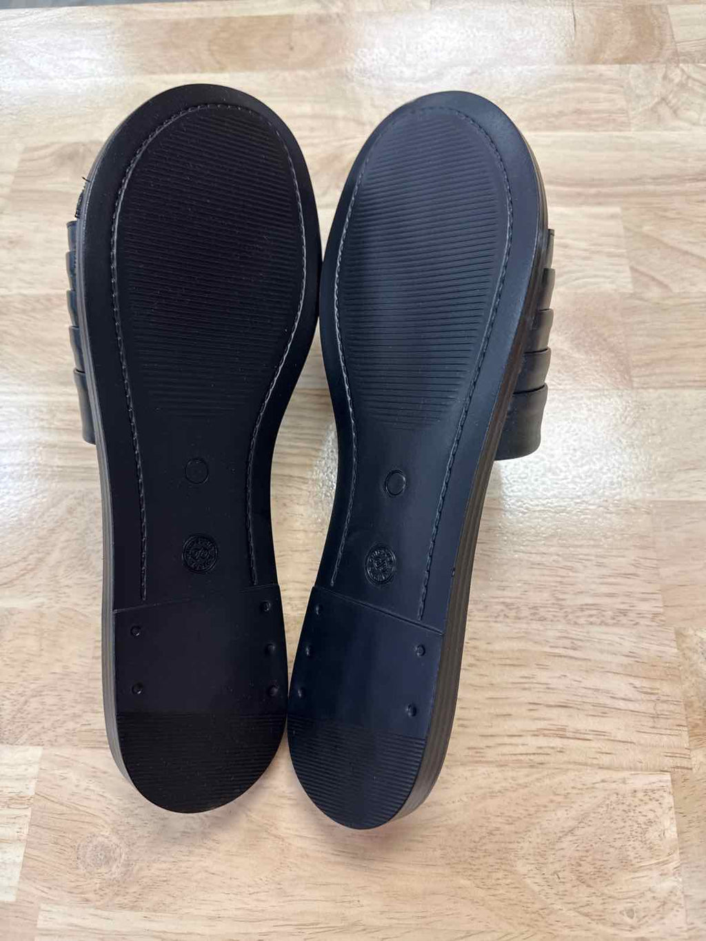 Bella Vita Size 11 Black Rya-Italy Flat Slide Sandals - Italian Leather
