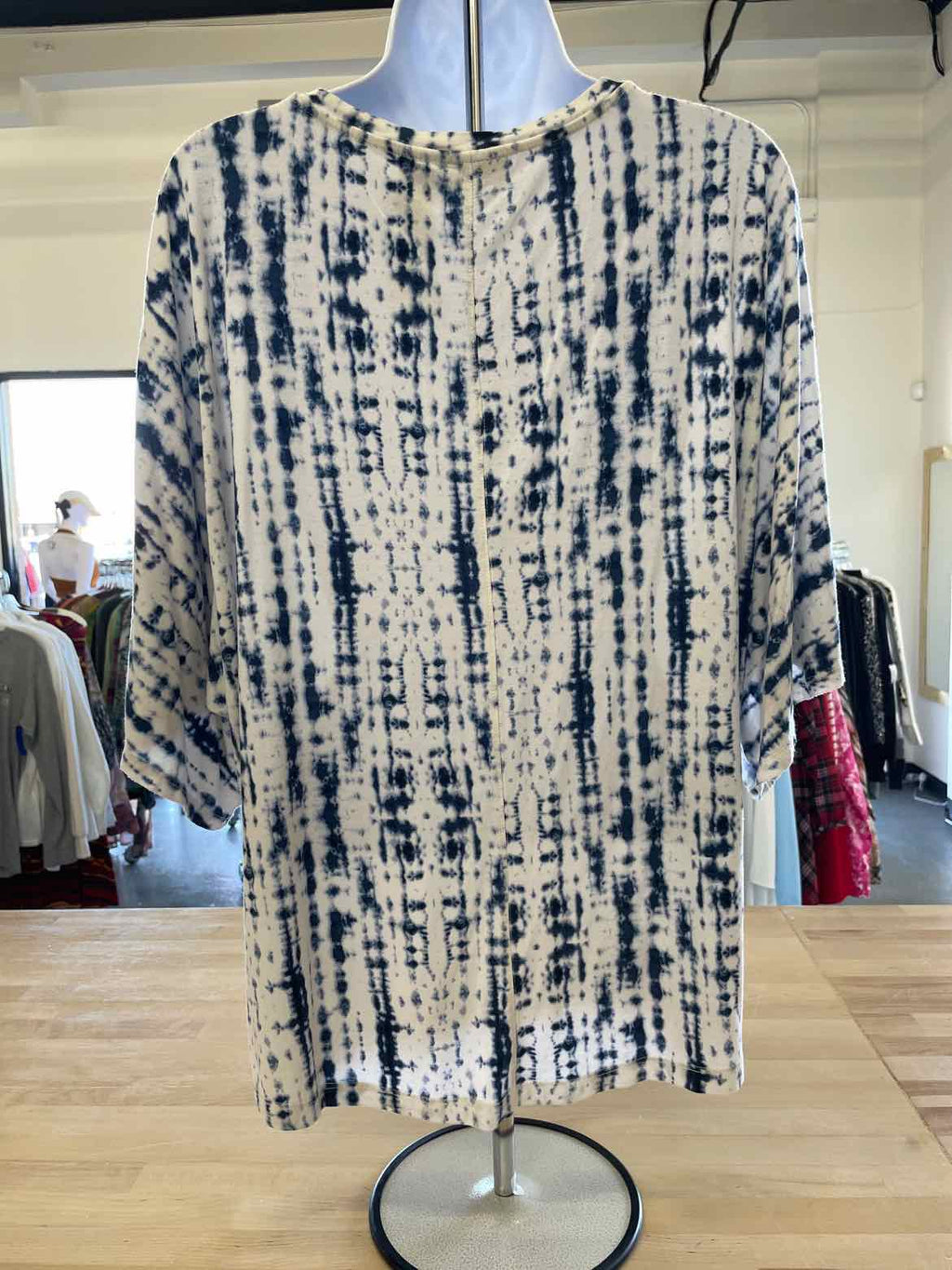 Tahari Size M White and Blue Blouse