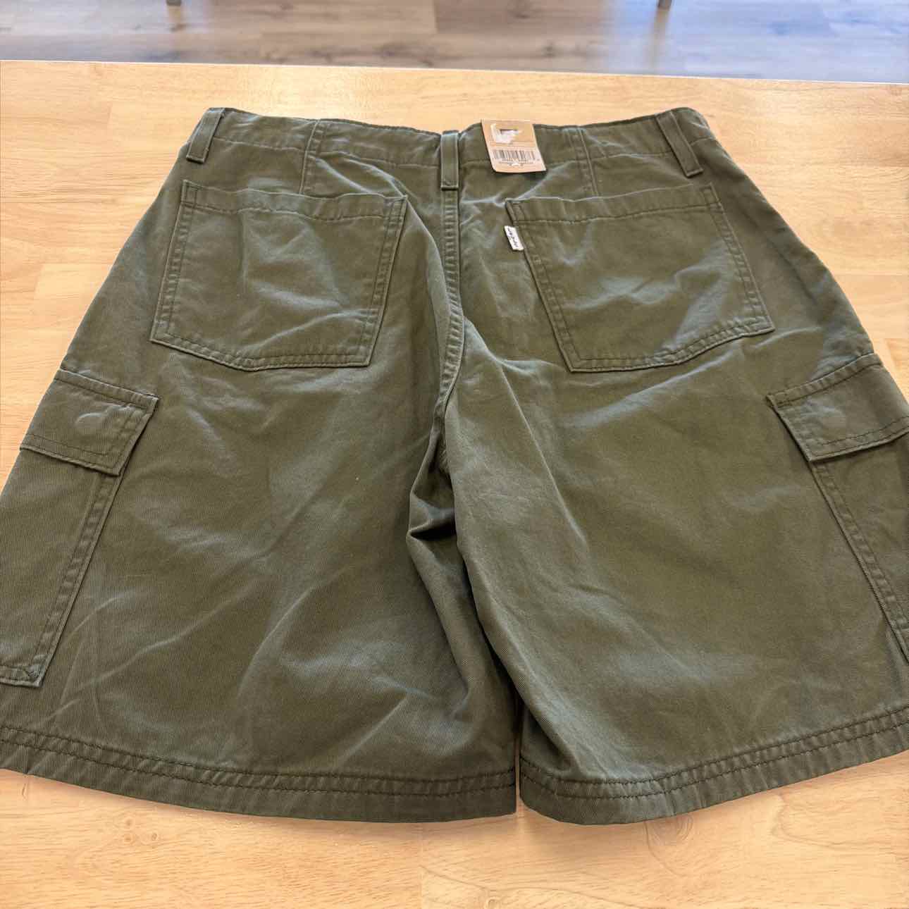Levi's Women Size 29 Green New Shorts