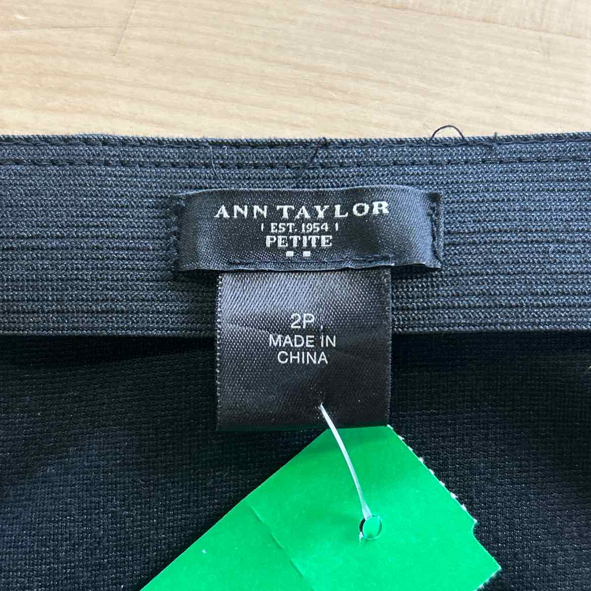 Ann Taylor Size 2P Black Preloved Skirt