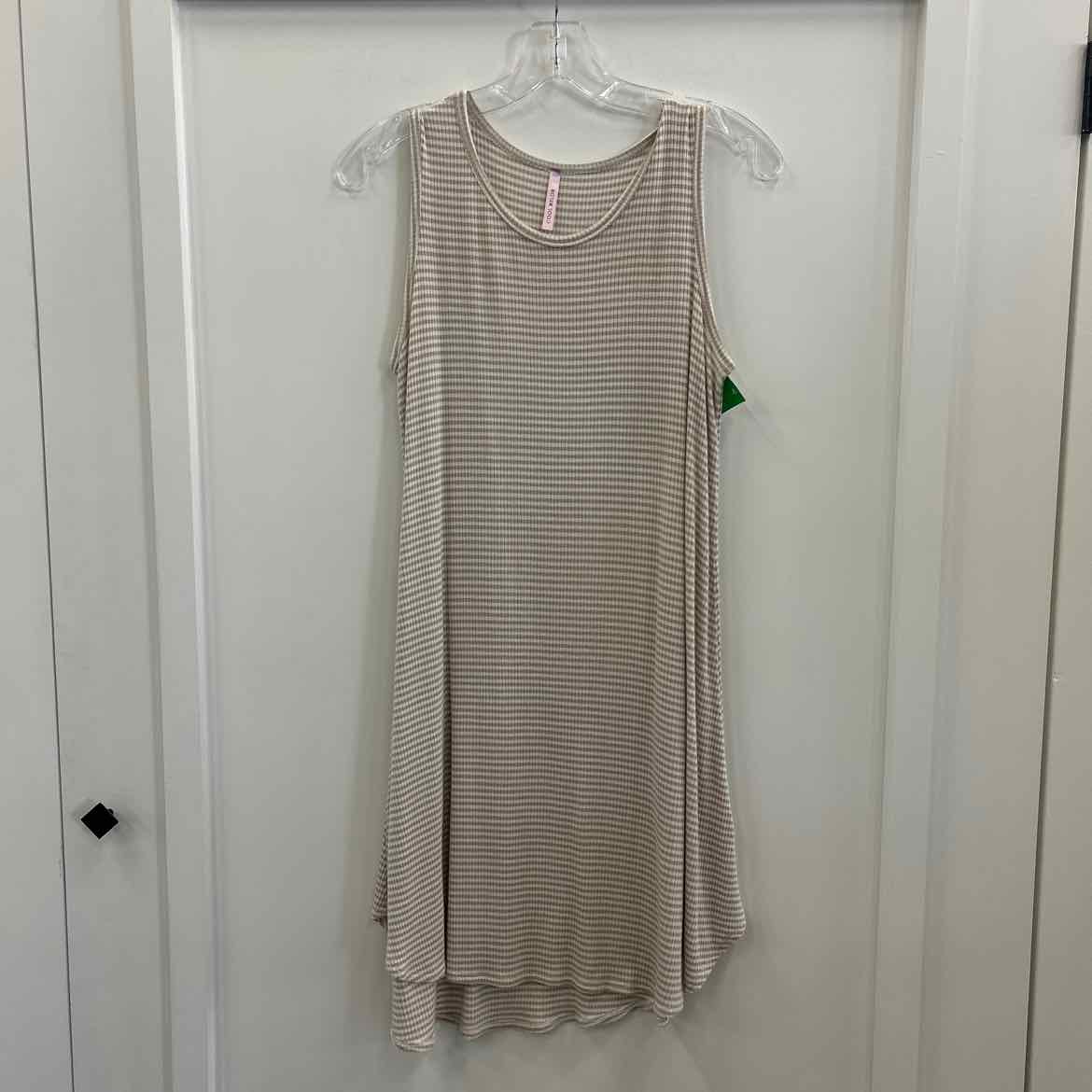 Cool Melon Size M cream/tan Preloved Dress