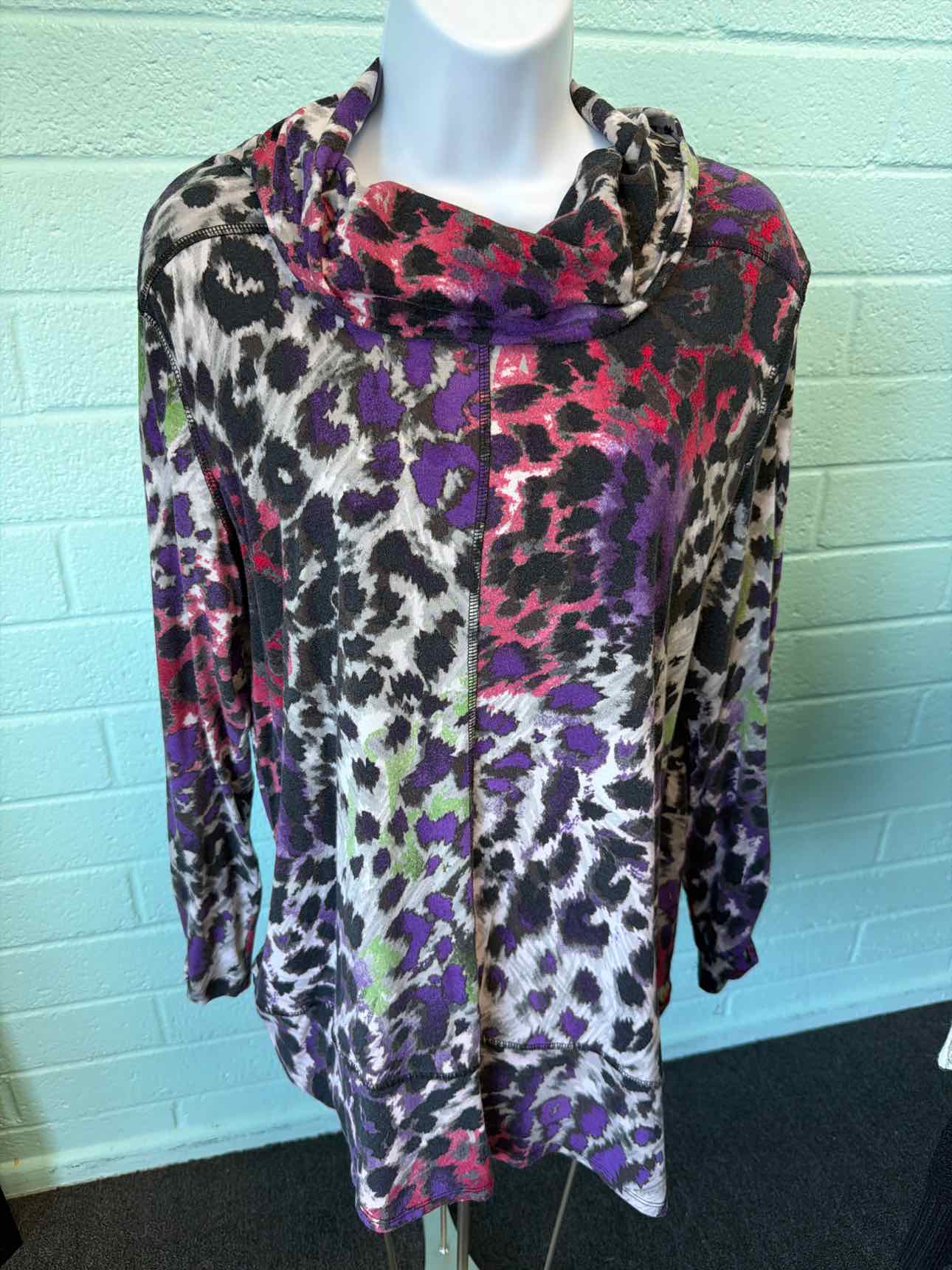 Westbound Size M Black White Purple Knit Top
