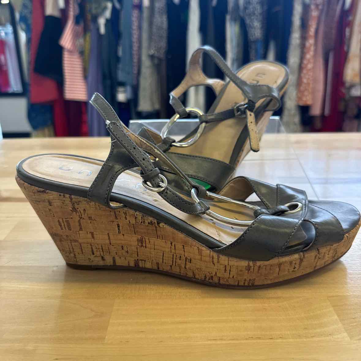 Unisa Shoe Size 10 Gray Wedges
