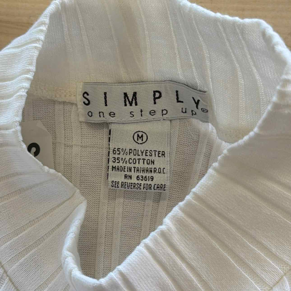 Size M White New Turtleneck
