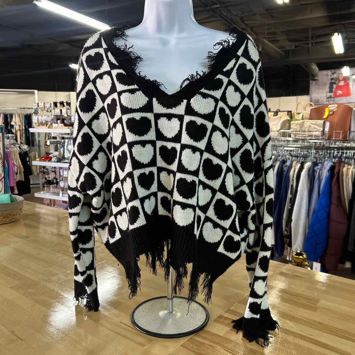 Just Polly Size L Black White Preloved Sweater