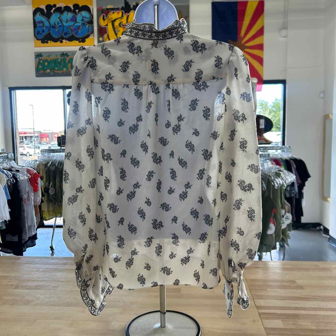 Max Studio Size XS White Preloved Blouse LS