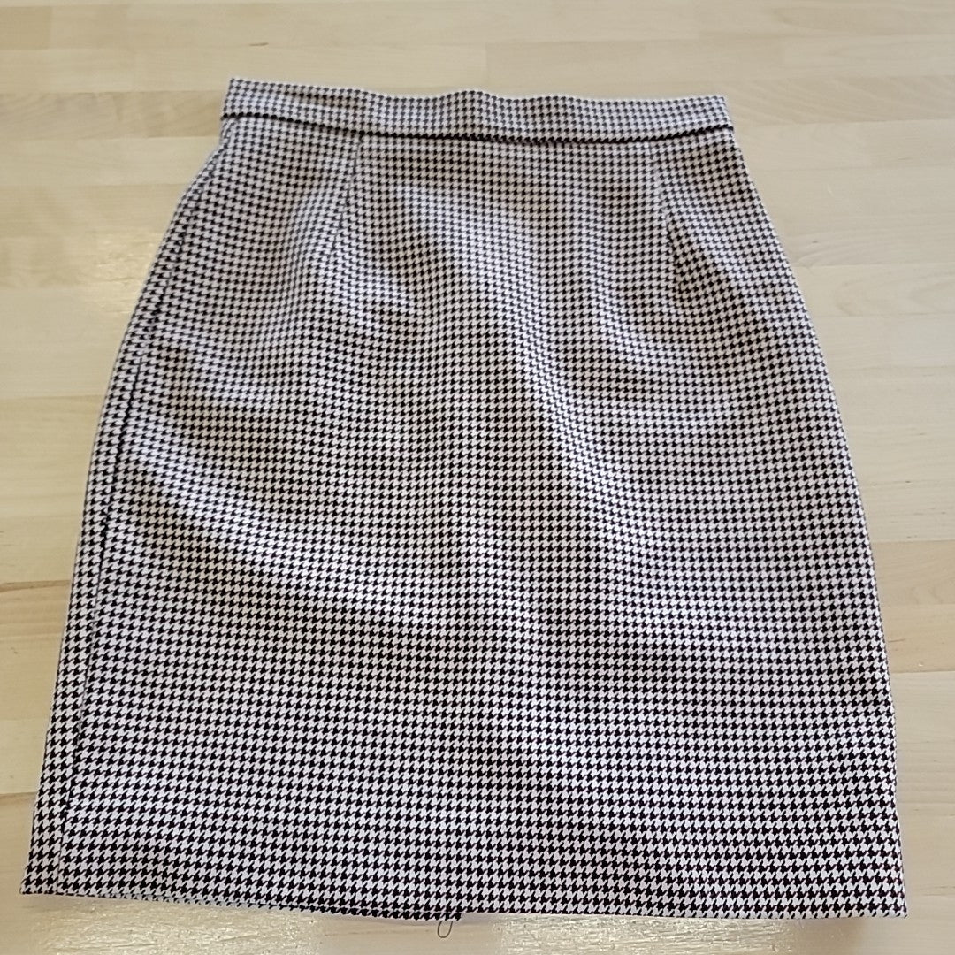 H&M Size 2 Red Skirt