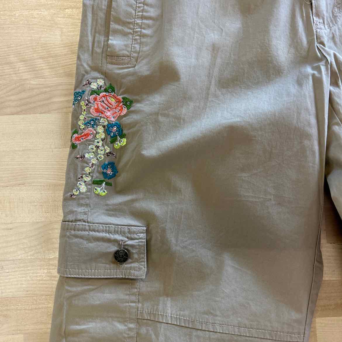 Live a little Size 6 Khaki Cotton New cargo