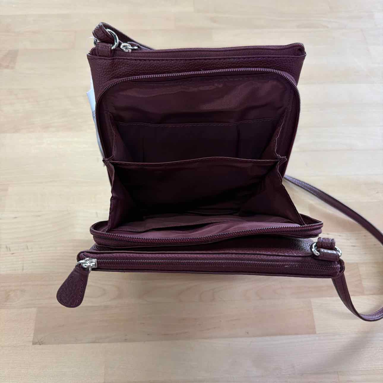 GIANI BERNINI Triple-Zip Pebble Leather Dasher Crossbody NWT