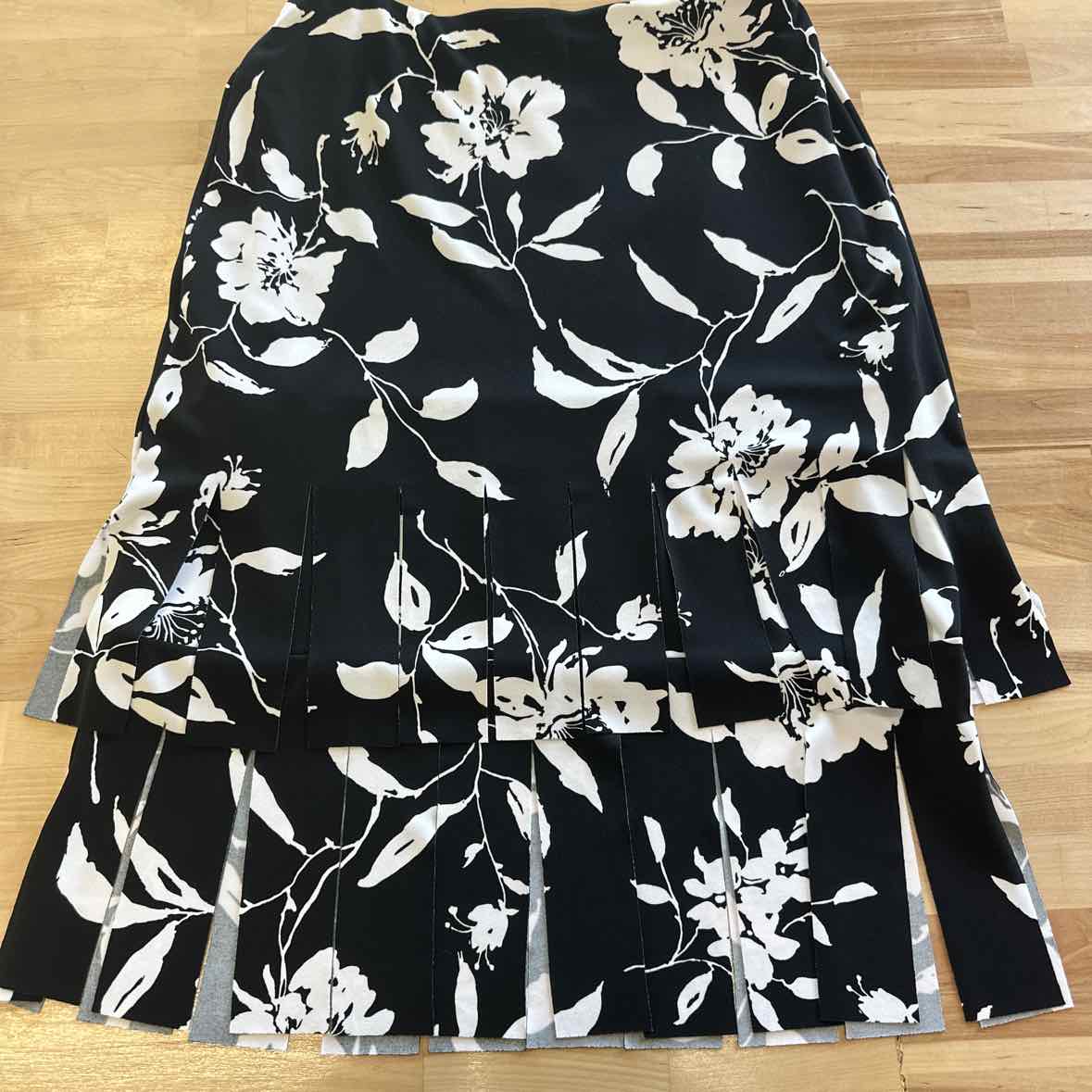 Cachet Size 10 Black Skirt