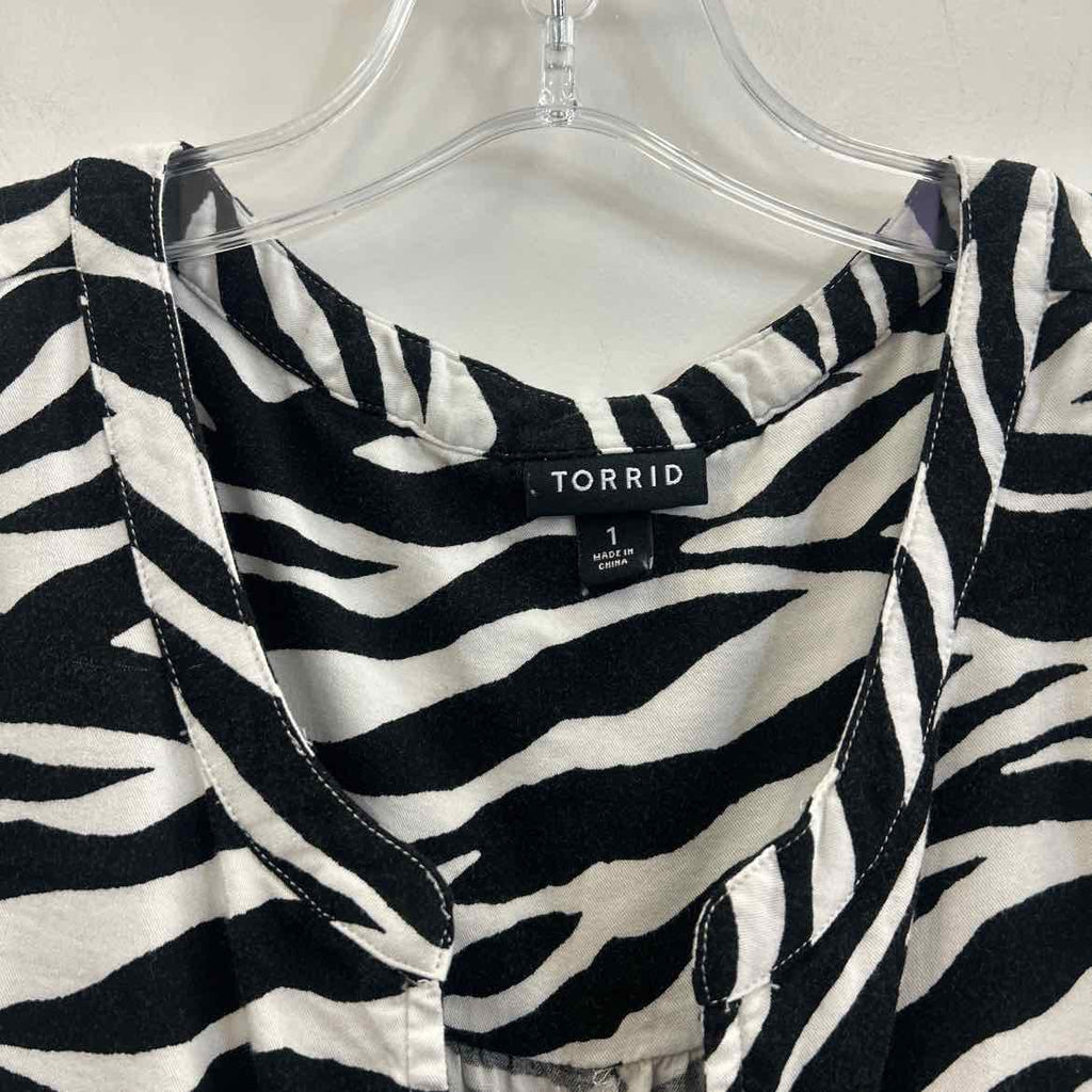 Torrid Size 1X Black/White Preloved Dress