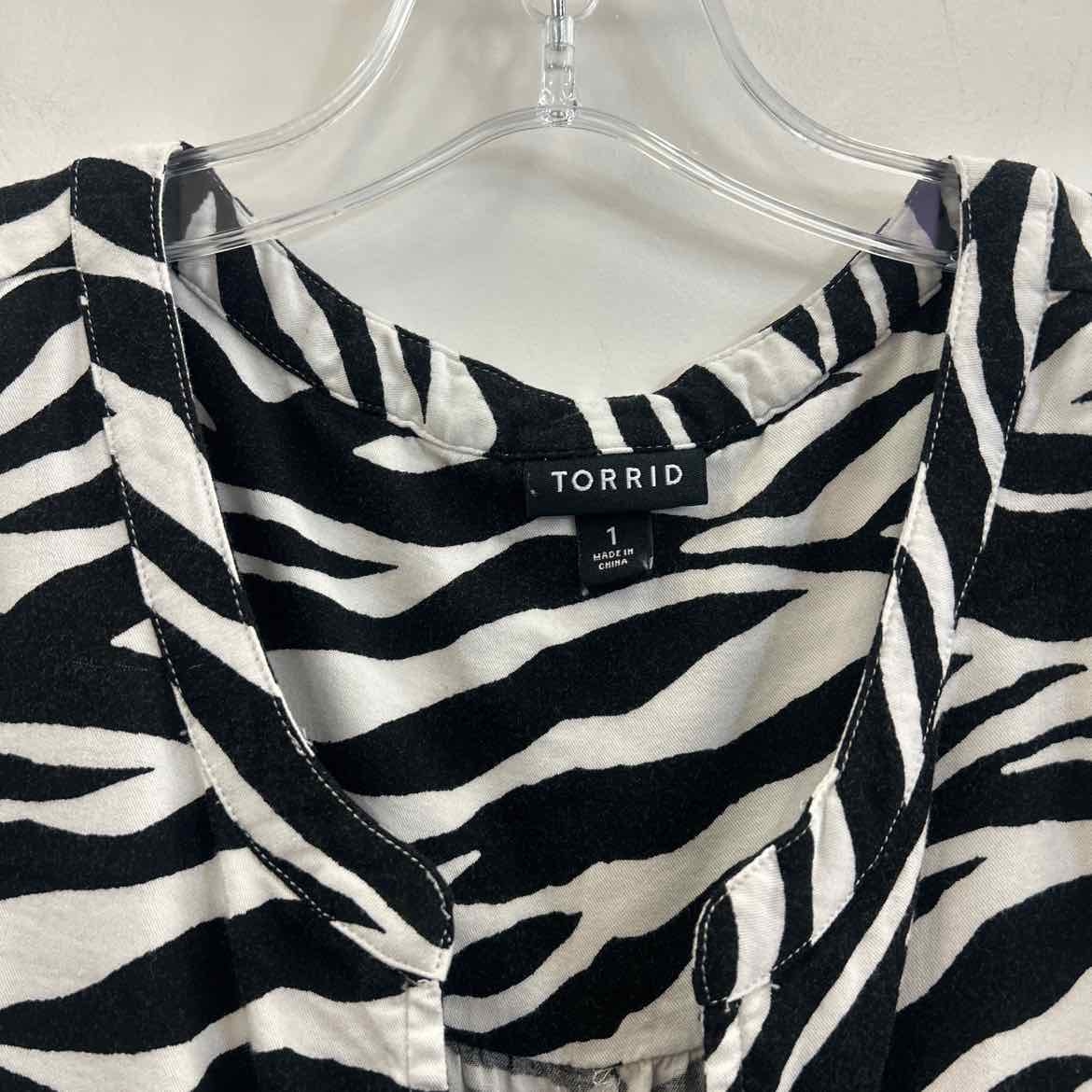Torrid Size 1X Black/White Preloved Dress