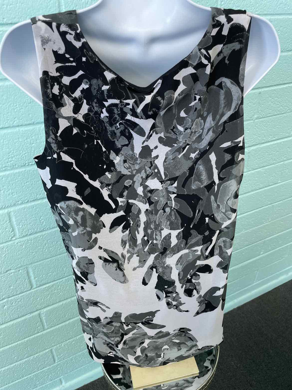 Halston Size S Dark Gray print Sleeveless