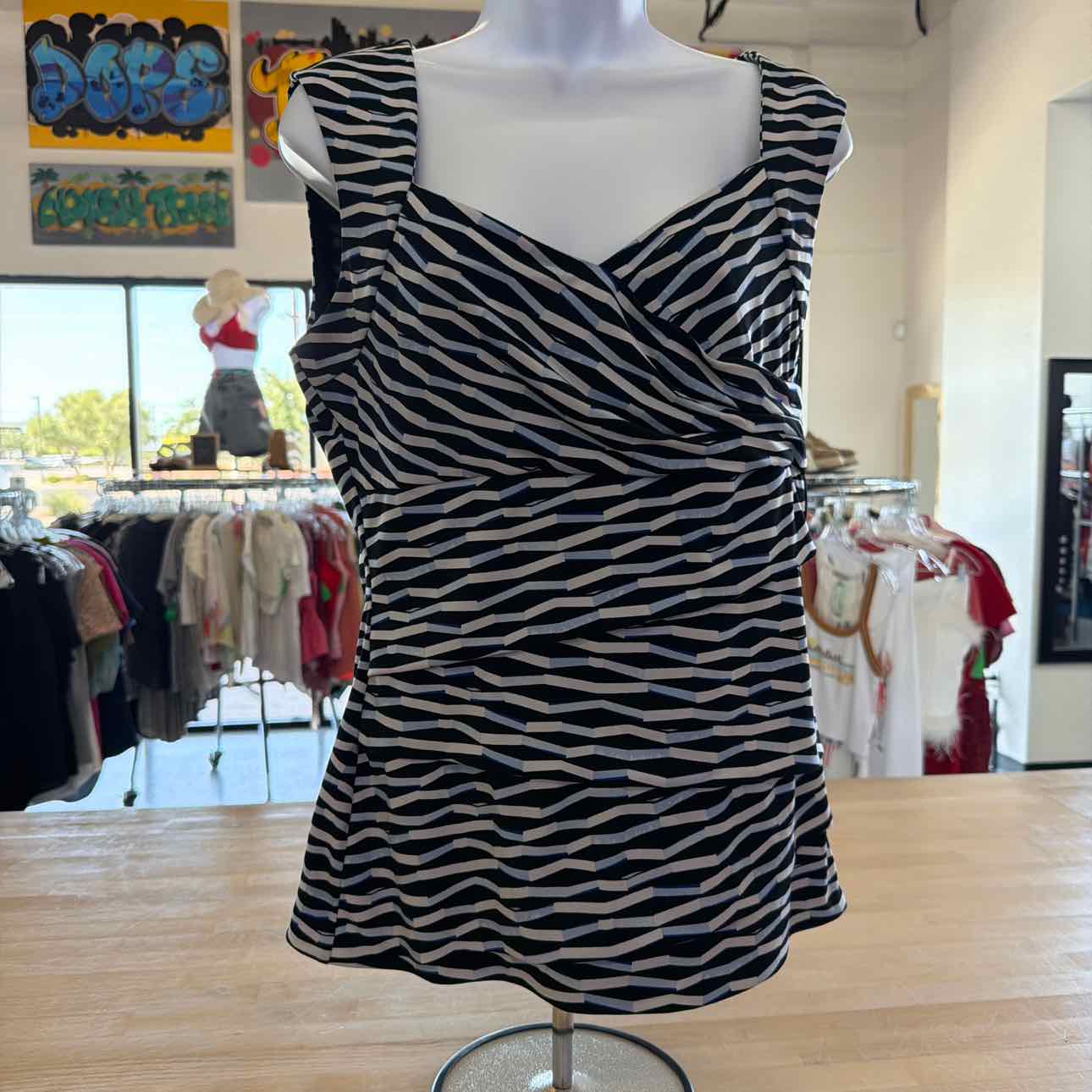 White House Black Market Size M Black Blue Preloved Sleeveless