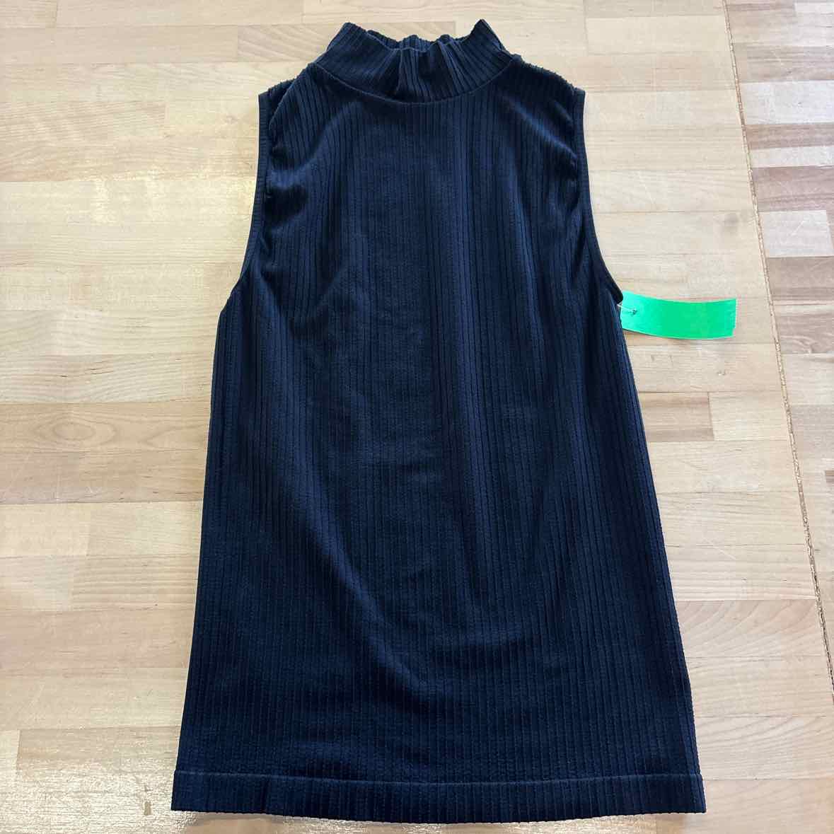 venus Size XS Black Preloved Tank