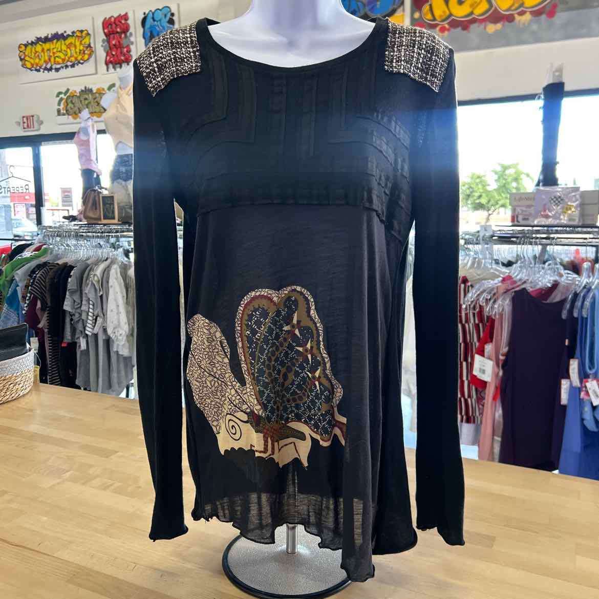 custo line Size 3 Black Preloved Longsleeve