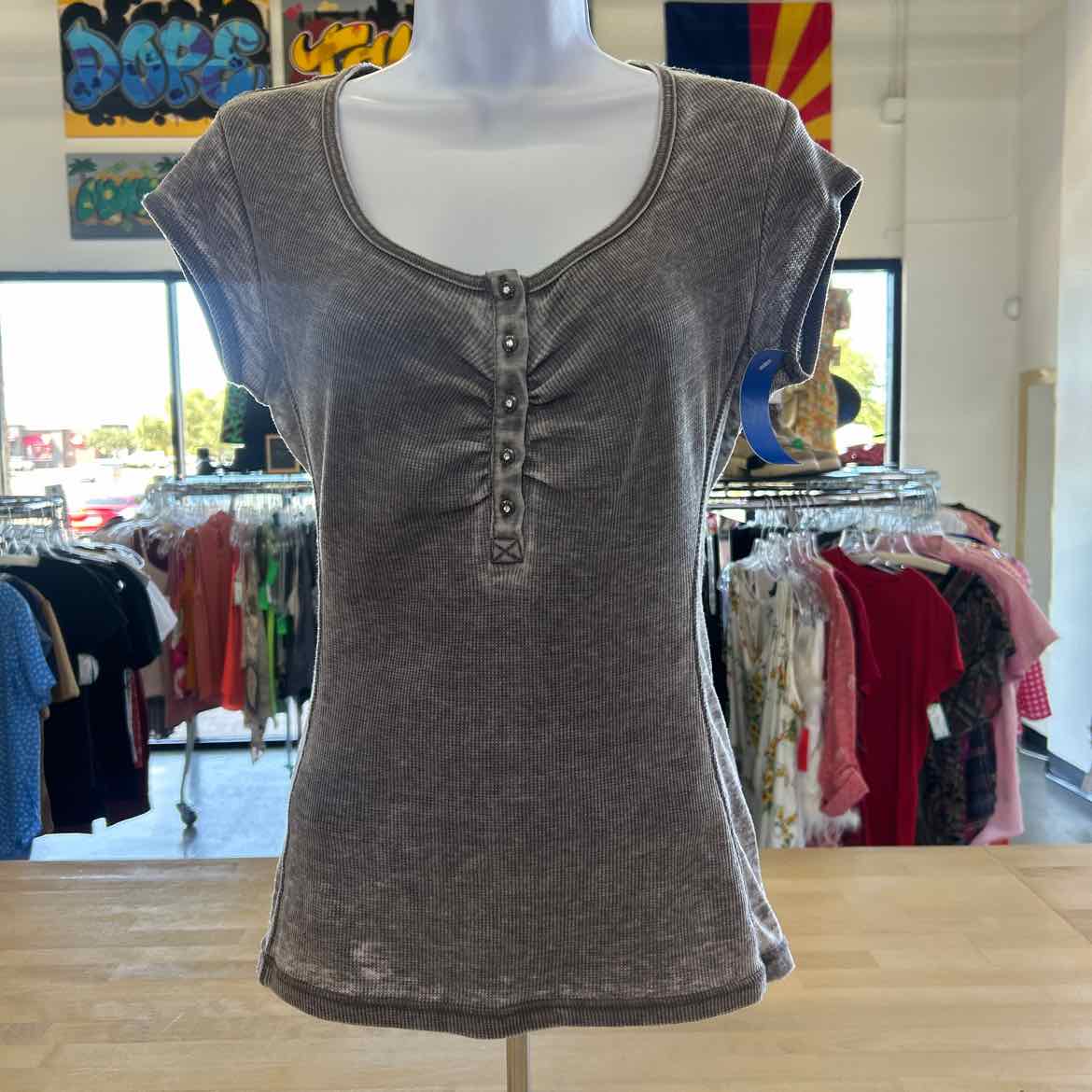 Guess Size XS Gray Preloved T-Shirt SS