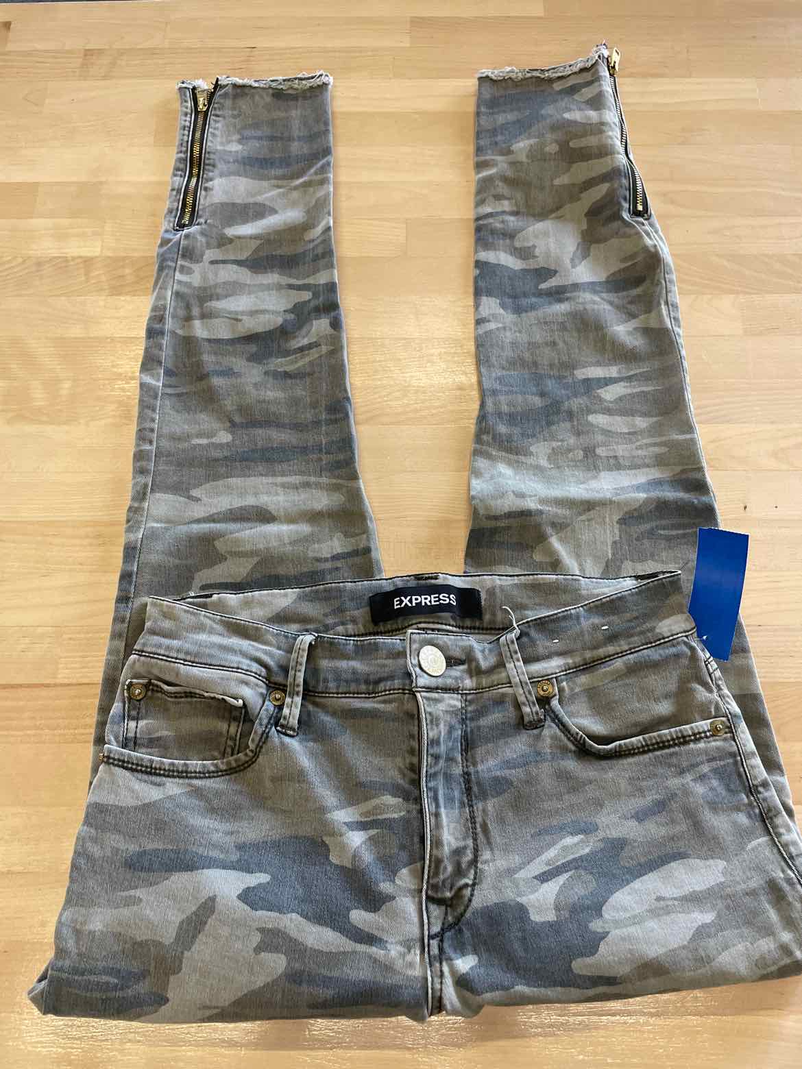 Express Size 4 Camo Preloved Pants