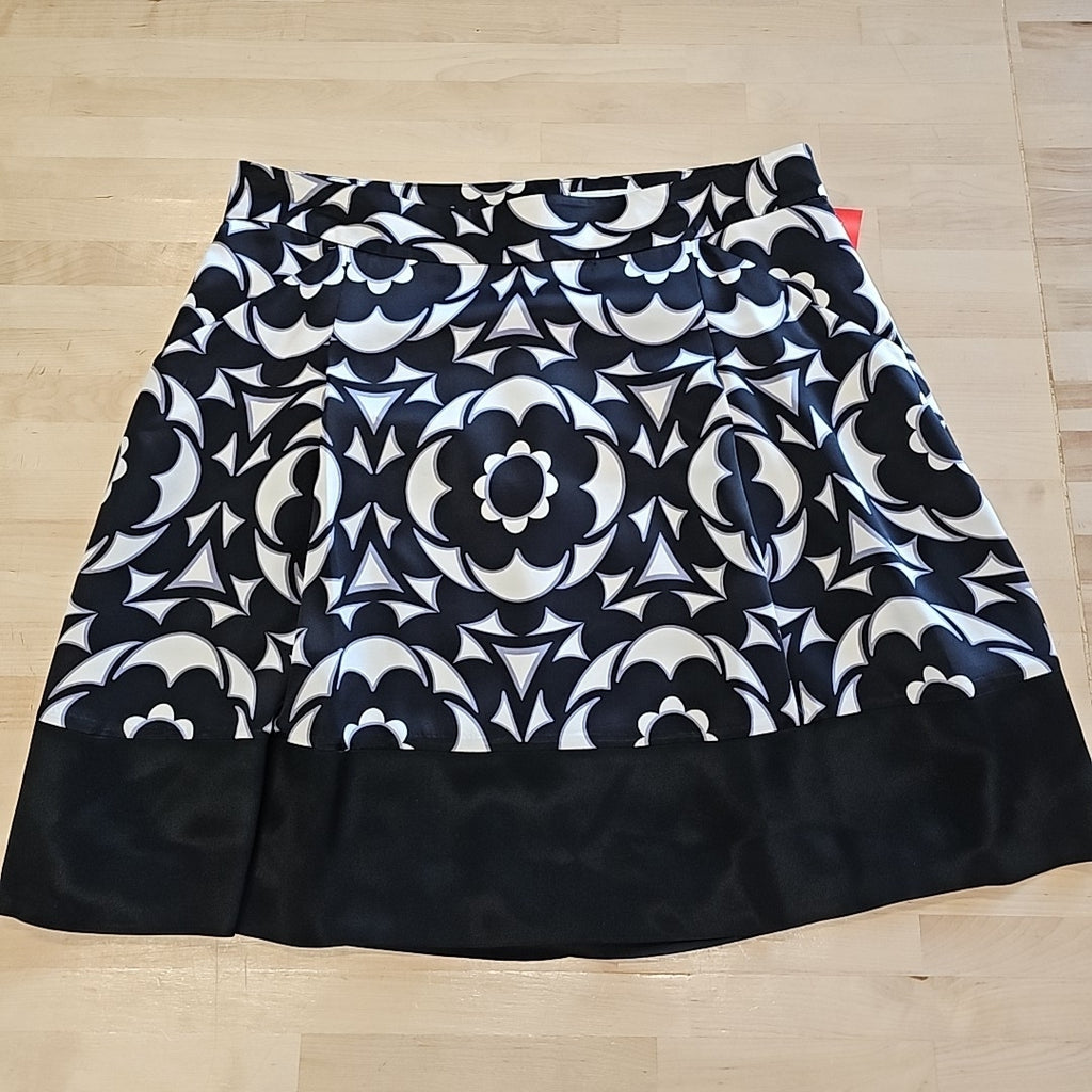 Banana Republic Size 14 Black/White Silk Preloved Skirt